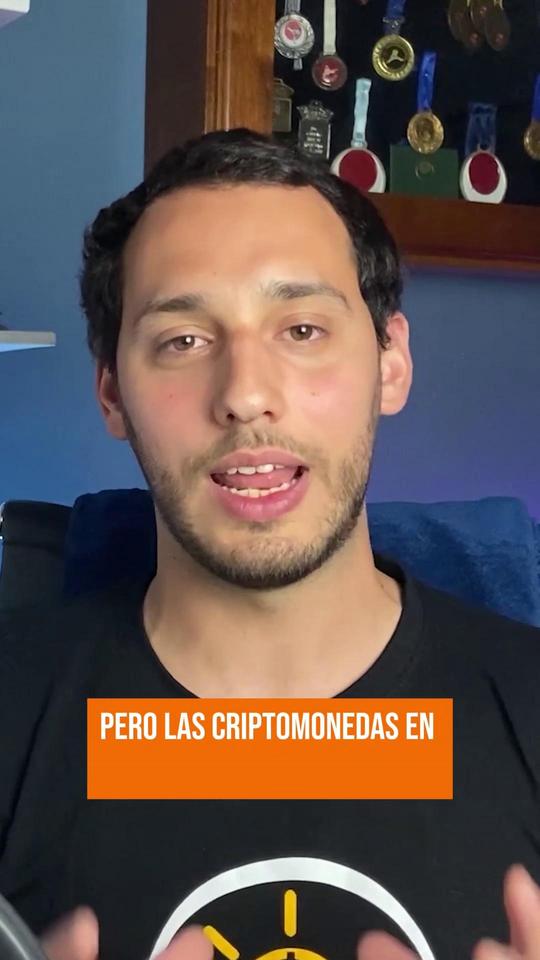 Dia 12 ➡️ ❌ Bitcoin = Criptomonedas ❌ Bitcoin es el rey de las criptomonedas, pero esto no significa que sean sinónimos, es simplemente una criptomoneda de muchas más!!